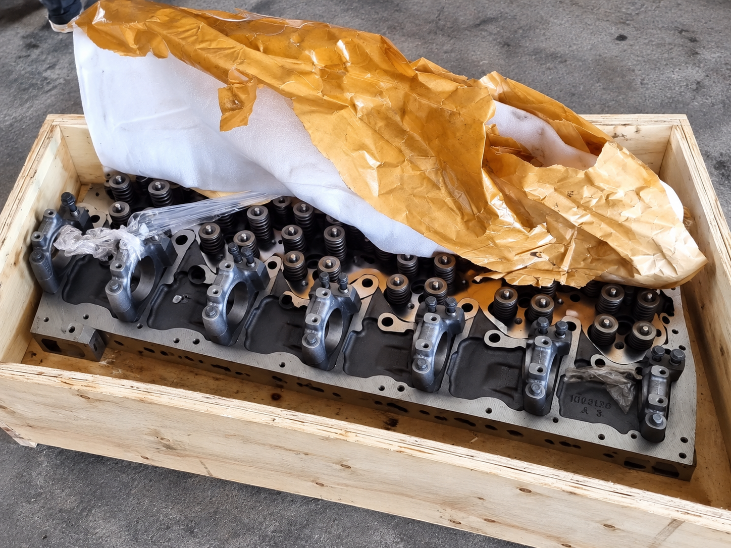 CYLINDER HEAD 23930728